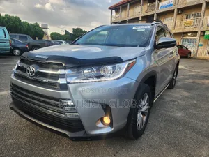 Toyota Highlander LE Plus 4dr SUV AWD (3.5L 6cyl 6A) 2015 Silver