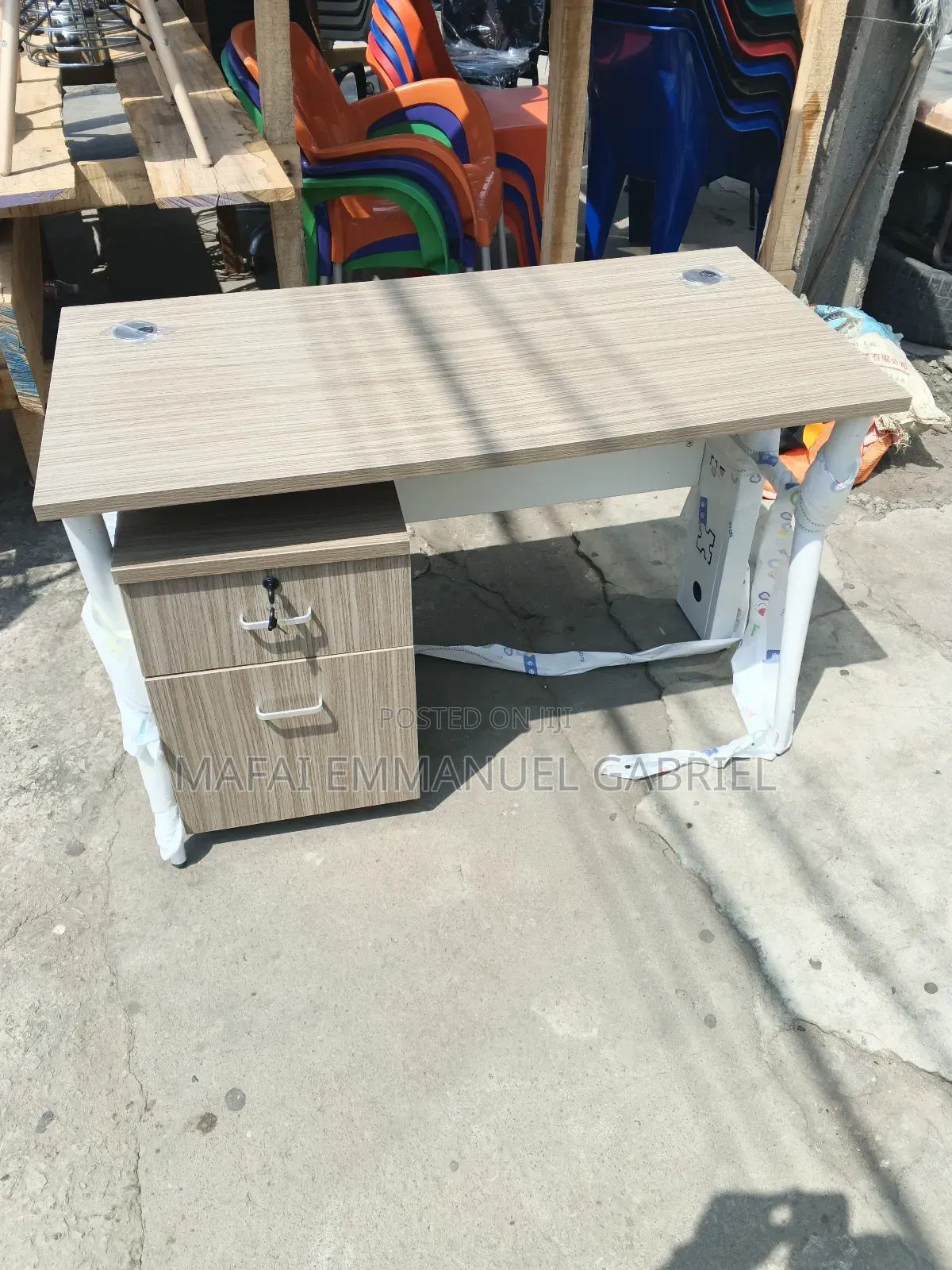 Executive Table With Mobile Drawer