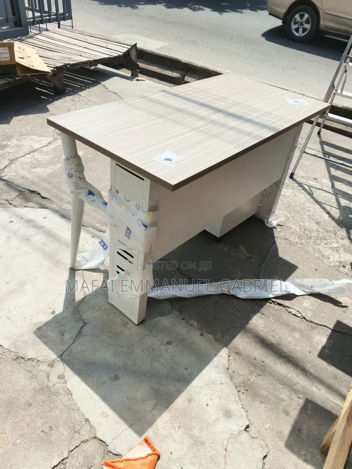 Executive Table With Mobile Drawer