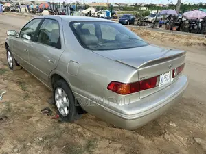 Toyota Camry LE 4dr Sedan (2.2L 4cyl 4A) 2001 Silver