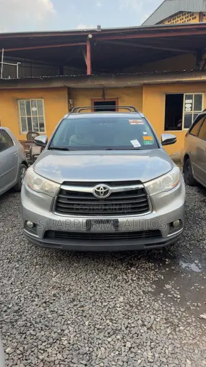 Toyota Highlander XLE 4dr SUV AWD (3.5L 6cyl 6A) 2015 Silver