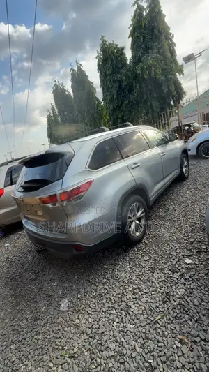 Toyota Highlander XLE 4dr SUV AWD (3.5L 6cyl 6A) 2015 Silver