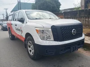 Nissan Titan Platinum Reserve 4x2 Crew Cab 5.6 ft. box 139.8 in. WB