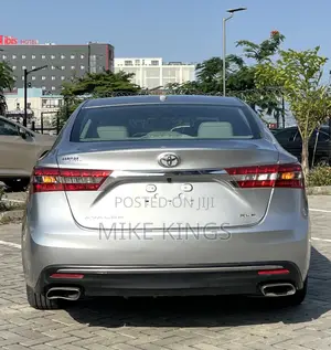 Toyota Avalon XLE Premium FWD Sedan (3.6L 6cyl 6A) 2016 Silver