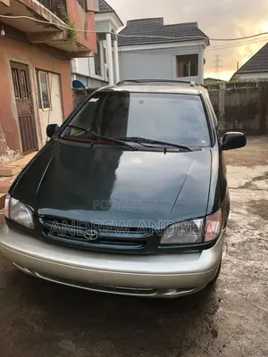 Toyota Sienna 2000 Green