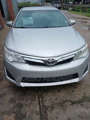 Toyota Camry LE 4dr Sedan (2.5L 4cyl 6A) 2013 Silver