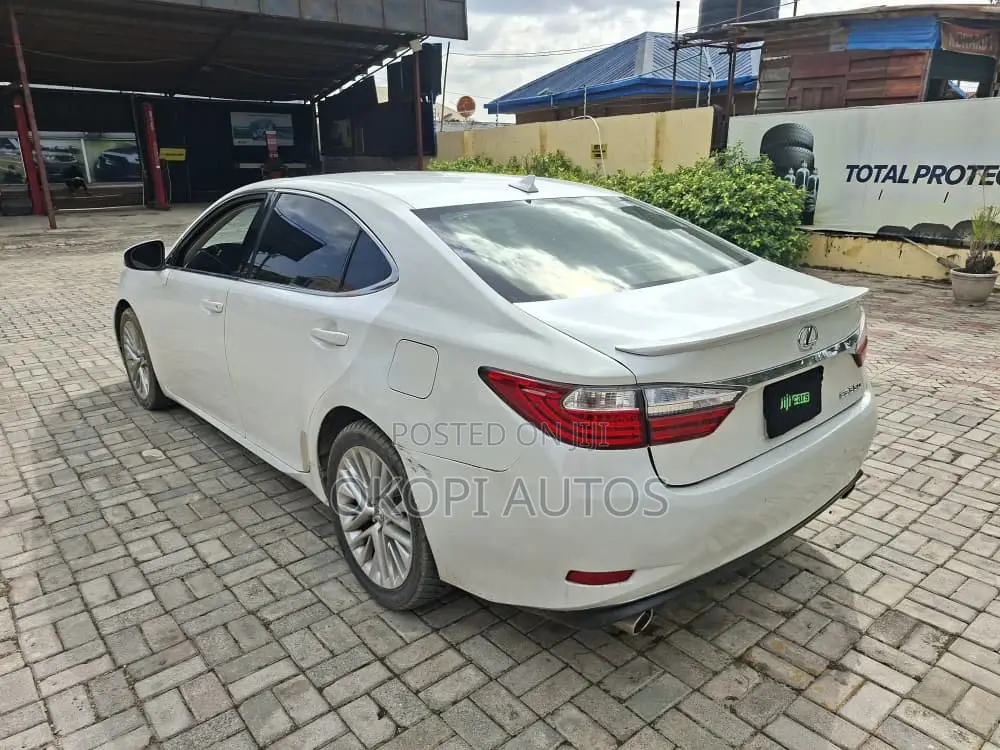 Lexus ES 2014 White