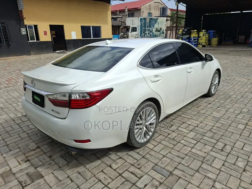 Lexus ES 2014 White