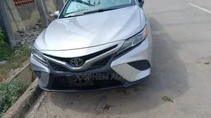 Toyota Camry 2018 Silver