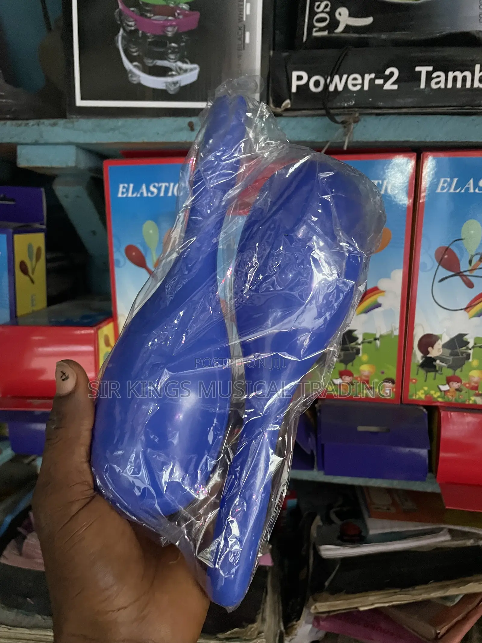 Plastic Maracas 2 in 1 Is a Dual-Purpose Handheld