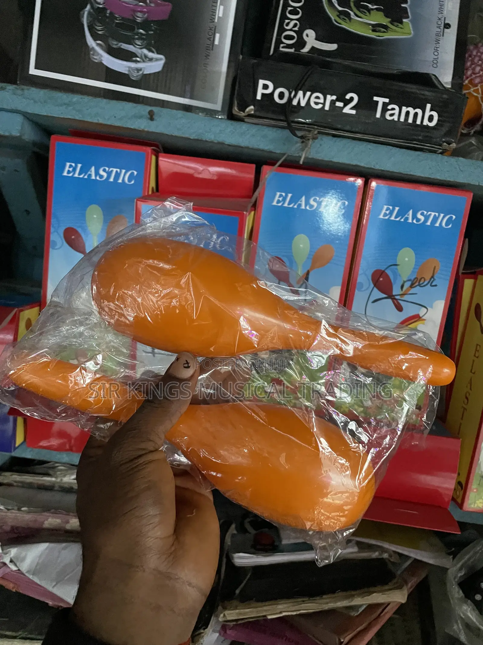 Plastic Maracas 2 in 1 Is a Dual-Purpose Handheld