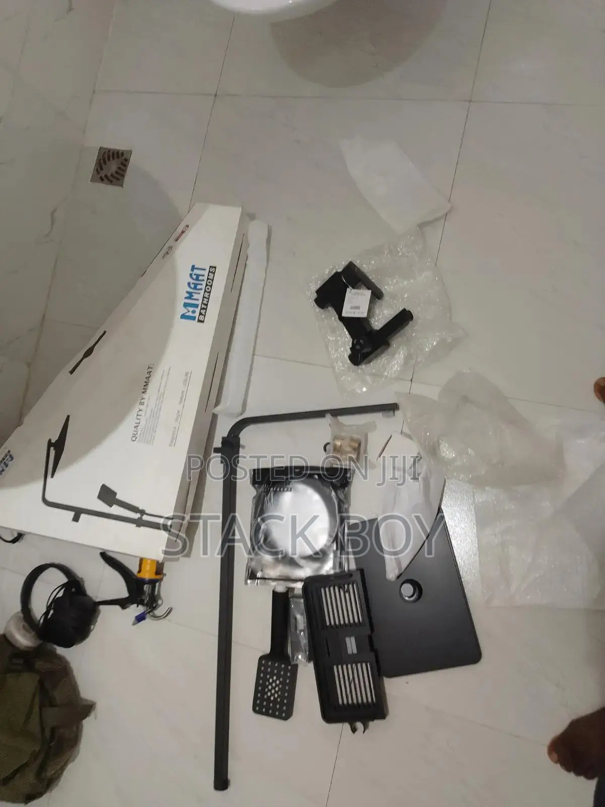 Mmaat Standing Shower
