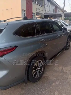 Toyota Highlander 2021 Blue