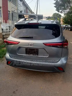 Toyota Highlander 2021 Blue