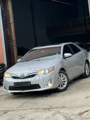 Toyota Camry XLE 4dr Sedan (2.5L 4cyl 6A) 2012 Silver