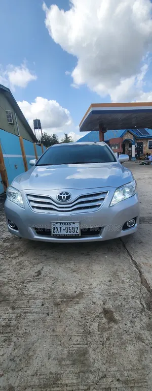 Toyota Camry XLE V6 4dr Sedan (3.5L 6cyl 6AM) 2010 Silver