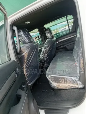 Toyota Hilux 2025 White