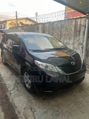 Toyota Sienna 2015 Black