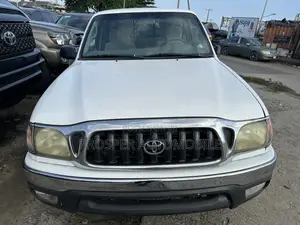 Toyota Tacoma Base 4x2 Regular Cab 103.3 in. WB 2003 White