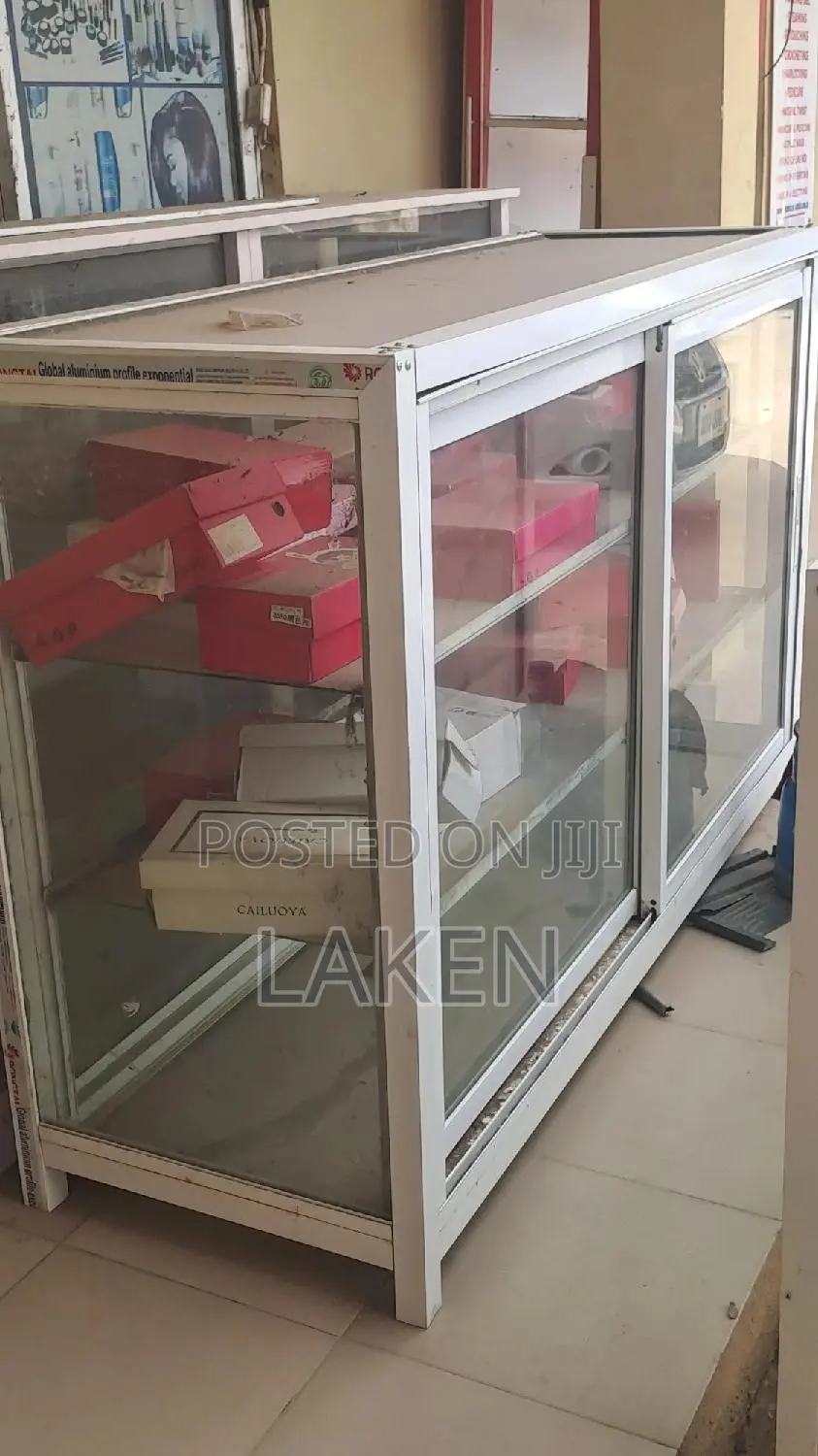 Aluminium Show Glass