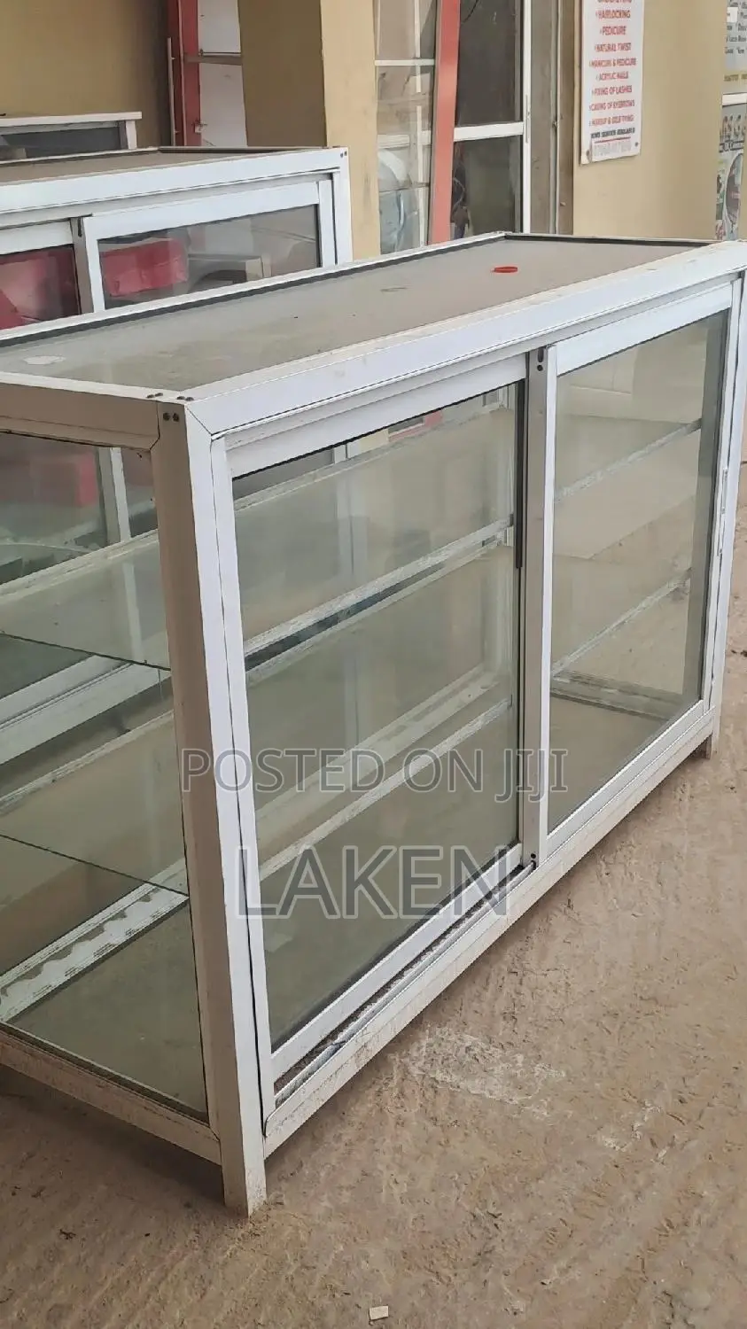 Aluminium Show Glass