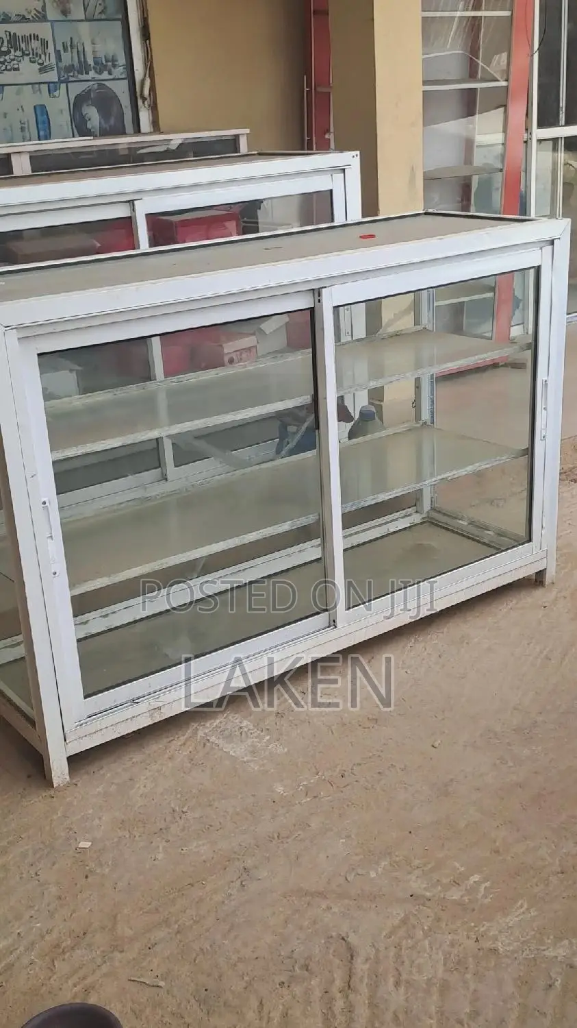 Aluminium Show Glass