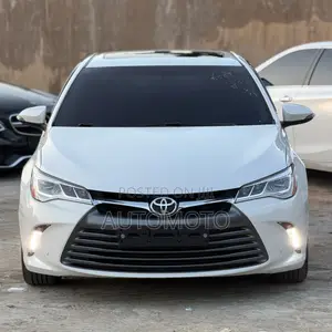 Toyota Camry XLE 4dr Sedan (2.5L 4cyl 6A) 2015 White