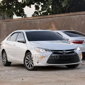Toyota Camry XLE 4dr Sedan (2.5L 4cyl 6A) 2015 White