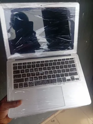 New Laptop Apple MacBook 2017 8GB Intel Core i5 SSD 256GB