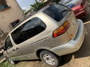 Toyota Sienna 2000 Gold