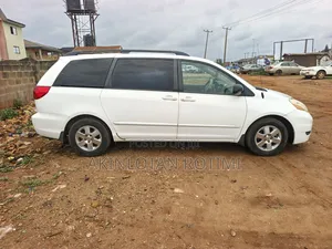 Toyota Sienna LE 4WD 2007 White