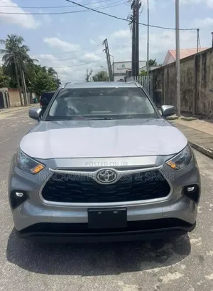 Toyota Highlander XLE AWD 2023 Silver