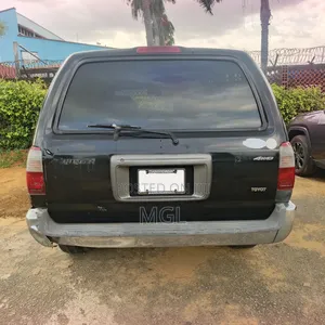 Toyota 4-Runner 2000 Black