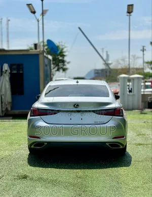 Lexus ES 2019 Silver