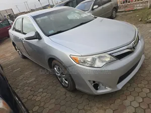 Toyota Camry LE 4dr Sedan (2.5L 4cyl 6A) 2014 Silver
