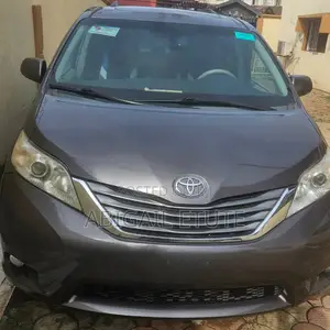 Toyota Sienna 2011 Gray