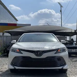 Toyota Camry LE (2.5L 4cyl 8A) 2019 White