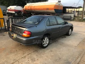 Nissan Altima 2000 Blue