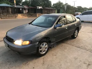 Nissan Altima SE 2000 Blue