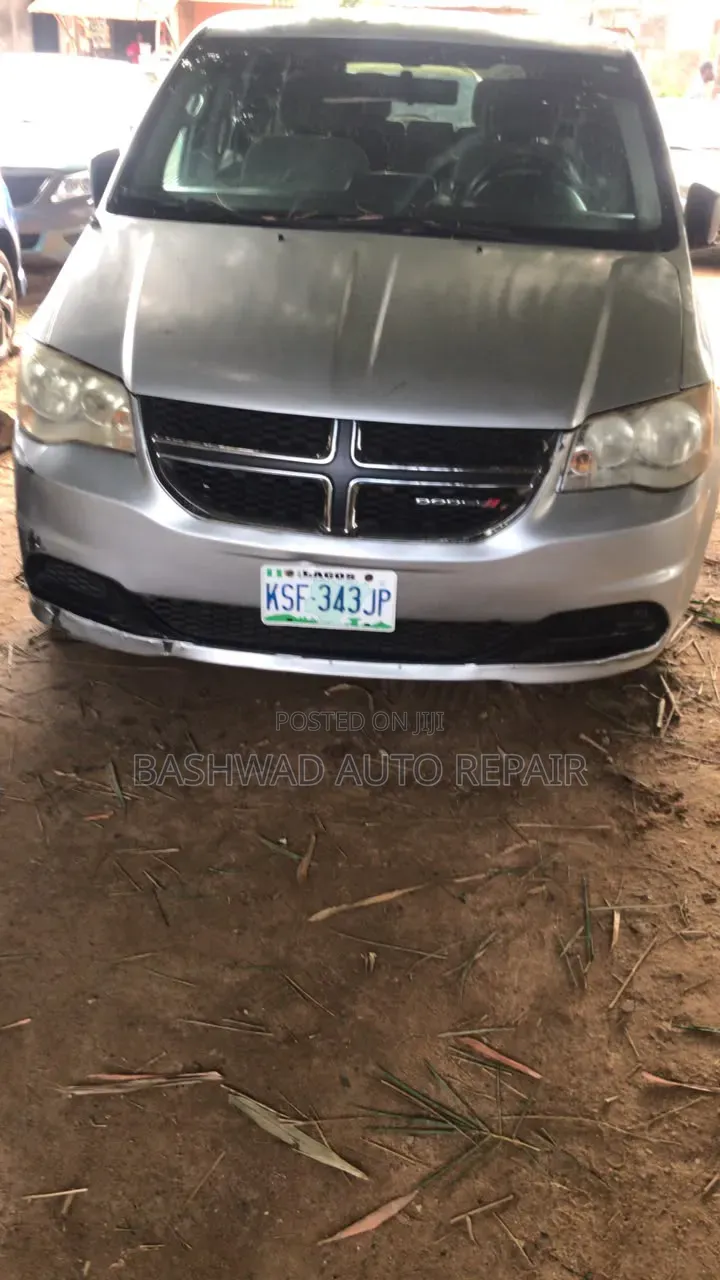 Dodge Caravan 2012 White