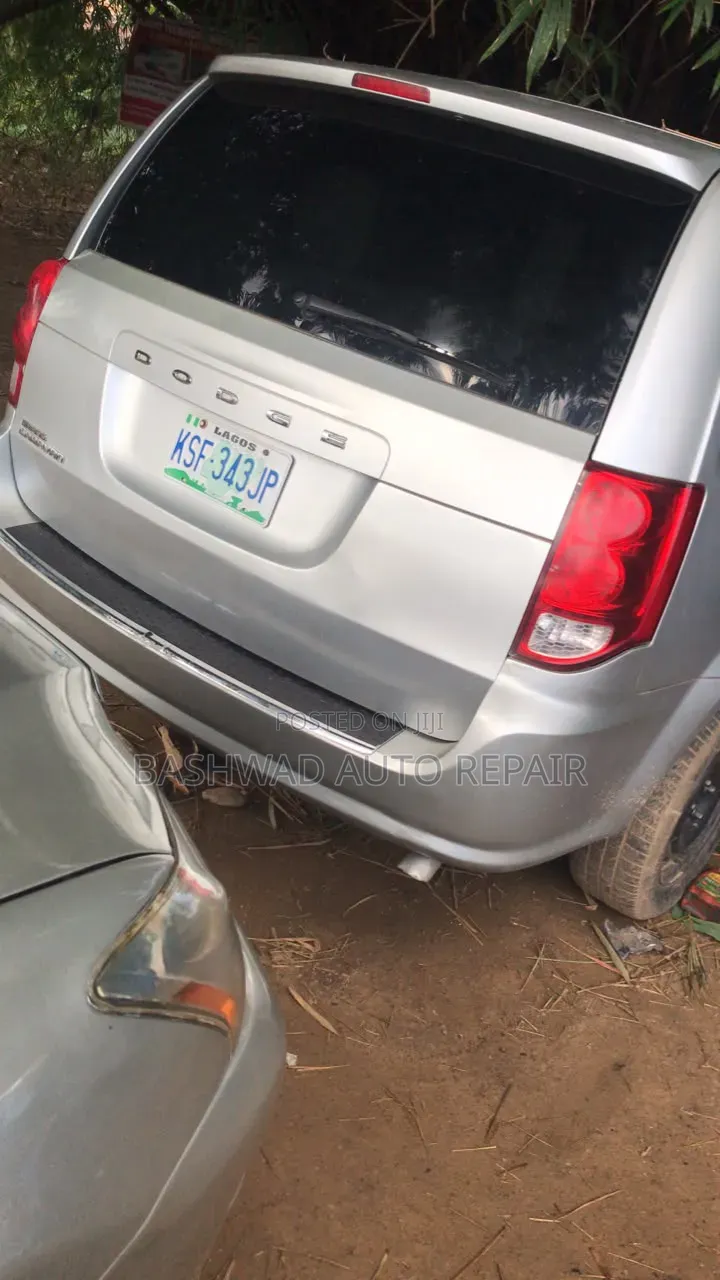 Dodge Caravan 2012 White