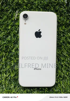 Apple iPhone XR 64 GB White