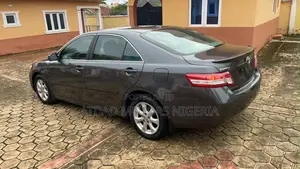 Toyota Camry LE 4dr Sedan (2.5L 4cyl 6A) 2011 Gray