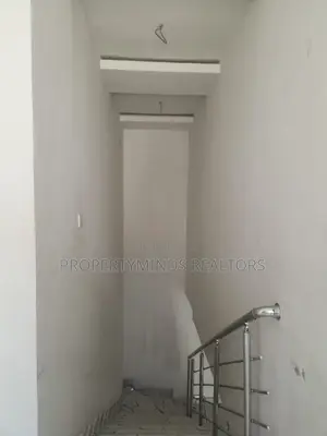5bdrm Duplex in Osapa for rent