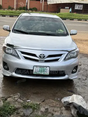 Toyota Corolla L 4dr Sedan (1.8L 4cyl 5M) 2012 Silver