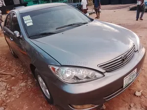 Toyota Camry 2005 Gray