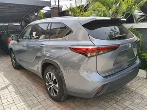 Toyota Highlander Limited FWD 2020 Gray