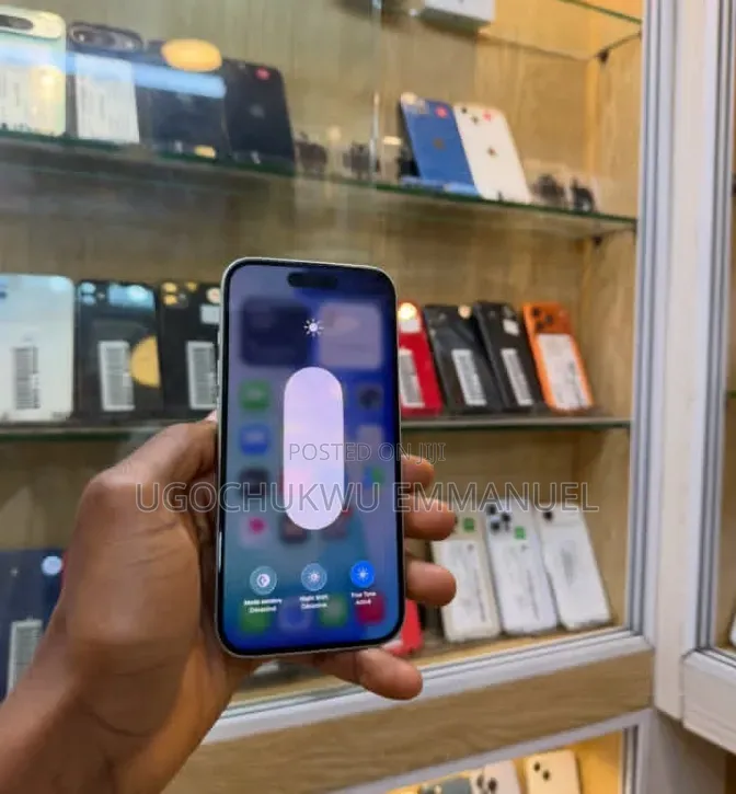 Apple iPhone 15 128 GB Green