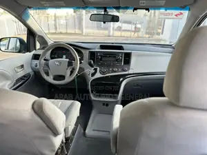 Toyota Sienna 2012 Red