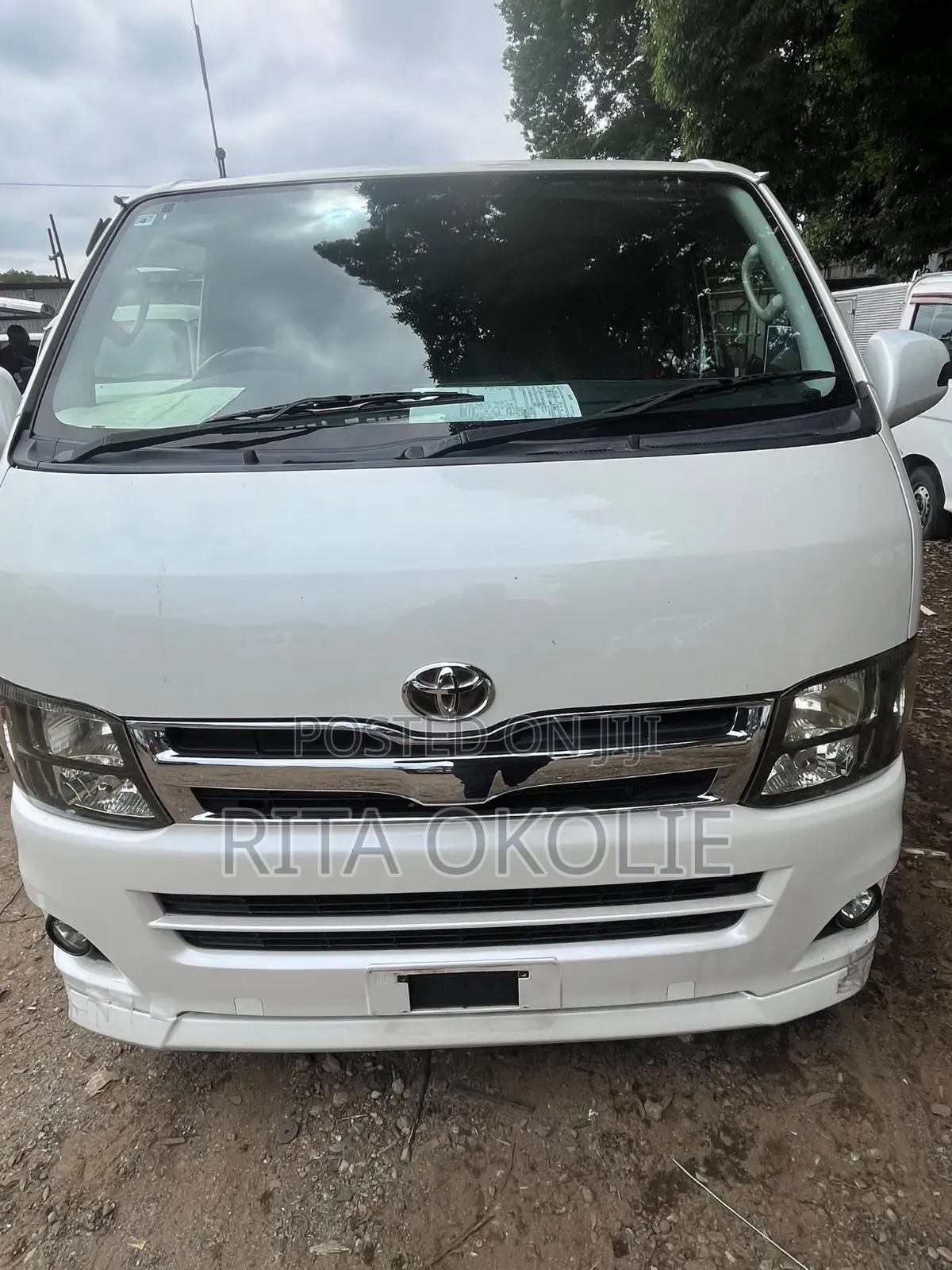 Toyota HiAce 2010 White